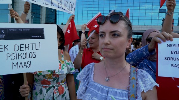 Ankara Büyükşehir Belediyesi çalışanları belediye önünde eylem yaptı!